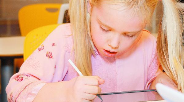 tehnologie ecranul tactil noua ofensiva a notebook urilor