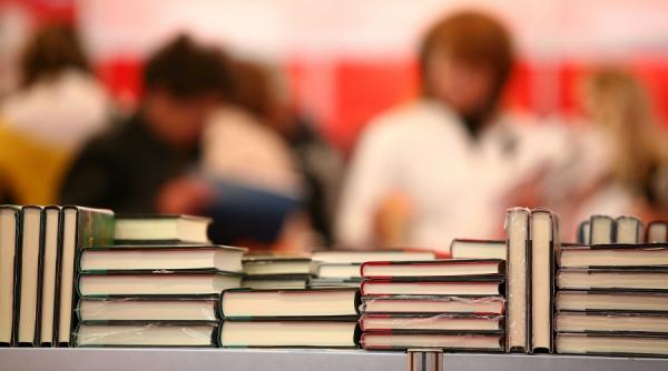 program intens de citit scolarii romani intre ciresarii si nichita stanescu