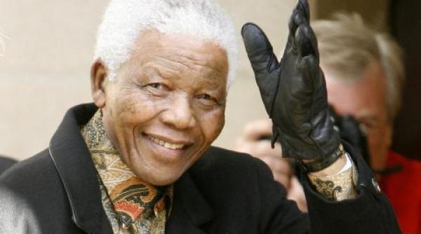 nelson mandela saluta sosirea mesagerului sperantei la casa alba