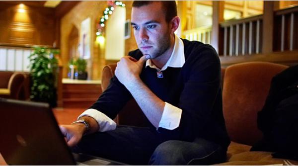 discursul lui obama a fost scris de un tanar de 27 de ani intr o cafenea