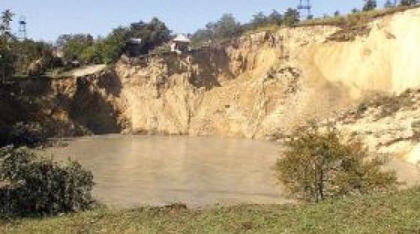 ocnele mari cavernele saline dau semne clare de prabusire