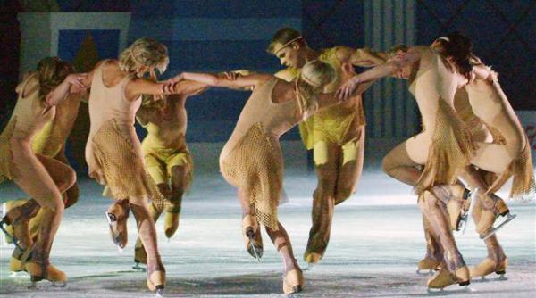 spectacol pe gheata stelele moscovei ataca romania