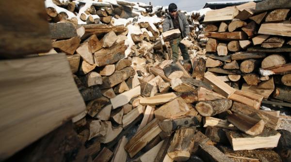 criza gazului a scumpit lemnele de foc