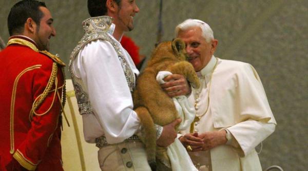 circul in vizita la papa galerie foto