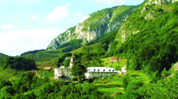 rugaciune la schitul sub piatra din apuseni
