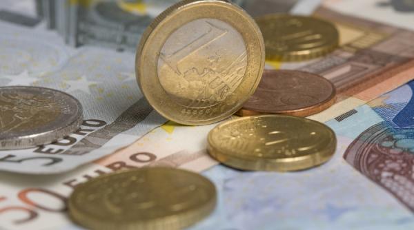 leul continua sa se aprecieze