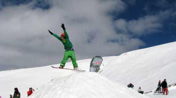 sinaia zbor cu placa in valea dorului