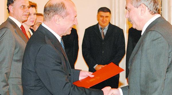 atac traian basescu in lupta furibunda cu mogulii din presa