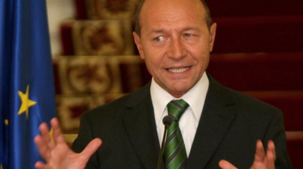 basescu nu trebuie sa acuzam sistemele ci trebuie sa le curatam