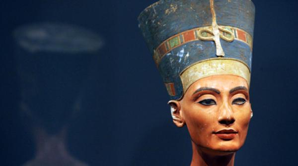 bustul lui nefertiti motiv de disputa intre germania si egipt