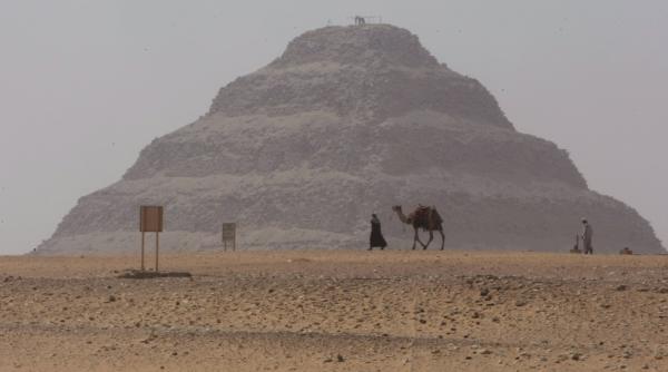 egiptologii folosesc tehnica medicala mumia si scannerul