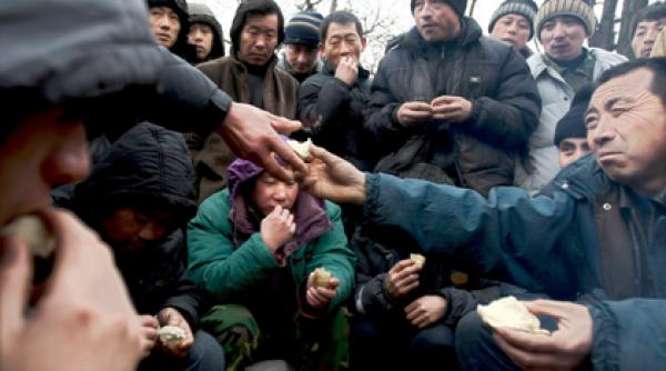 chinezi loviti de criza economica abandonati in romania