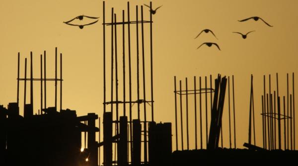 icirc n lipsa creditelor blocuri noi si goale