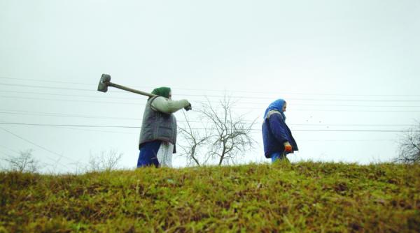 si muncite si cu banii luati comuna cu pensiile in podul cap ului