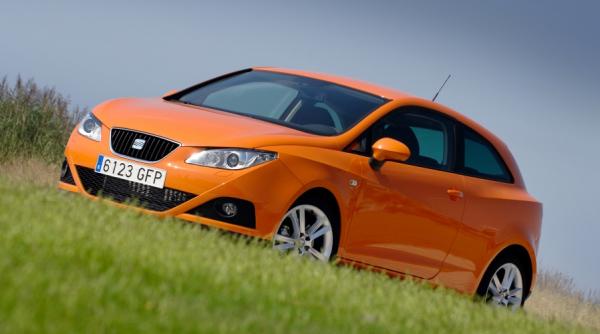 seat ibiza sportcoupe portocala mecanica alerga pe sosea