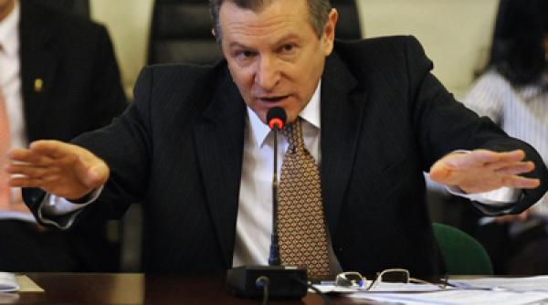 radu berceanu pd l nu poate fi de acord cu un menage a trois