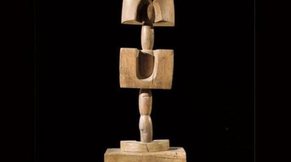 sculptura madame l r a lui brancusi vanduta cu aproape 30 milioane euro