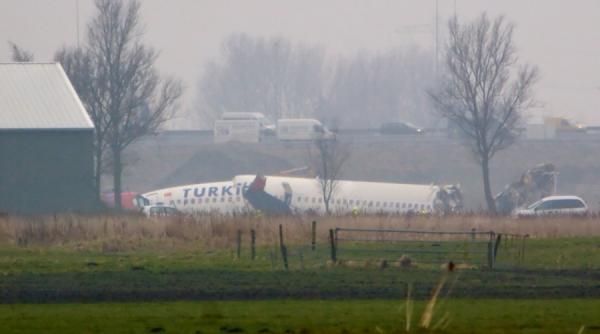 un avion cu 135 de persoane la bord s a prabusit la amsterdam