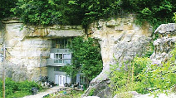 pestera icirc n recesiune grota de vanzare pe ebay