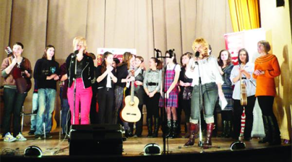 ganduri inchinate folkului