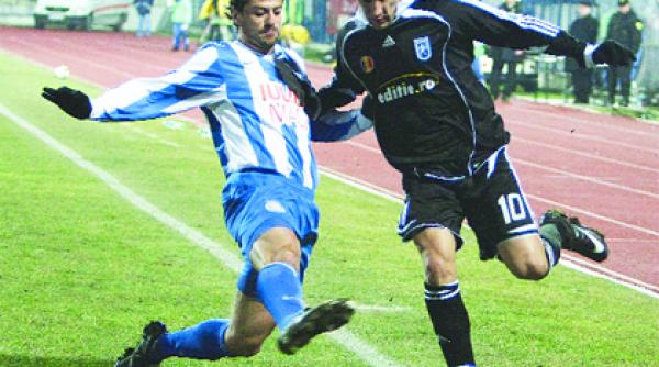 praf de pusca la debut