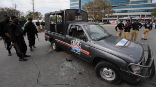 pakistan jucatori de crichet raniti politisti si civili ucisi in lahore