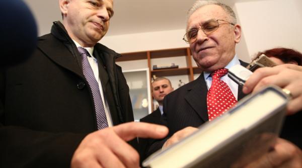 raspuns la cadoul lui basescu iliescu sa ne pastram mintea intreaga