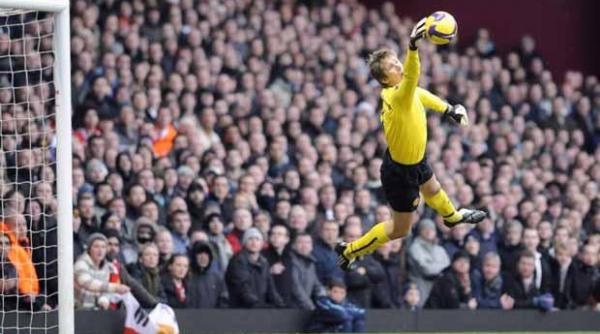 van der sar a primit gol dupa 1311 minute