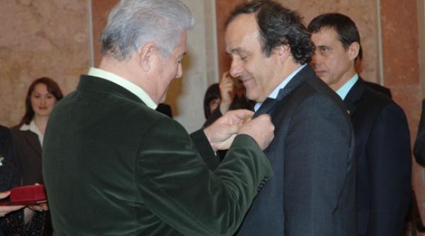chisinau vladimir voronin il decoreaza pe michel platini