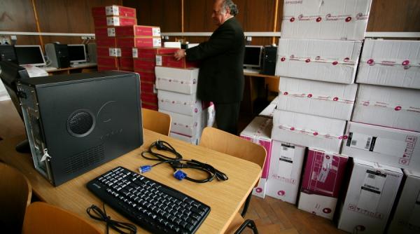 contract reziliat calculatoarele lui tariceanu teapa electorala