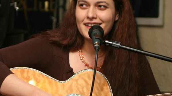 lansare pe orbita alina manole se oglindeste in luna patrata