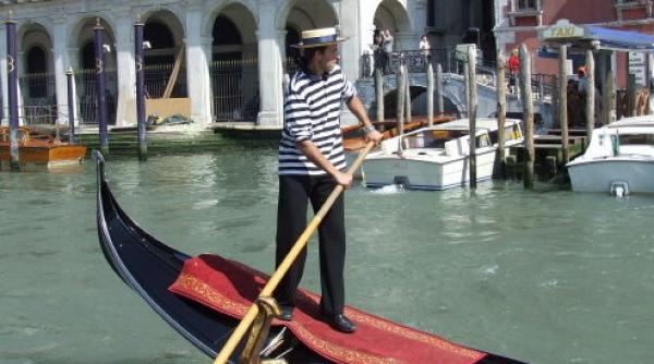 gondolierii venetieni cercetati pentru evaziune
