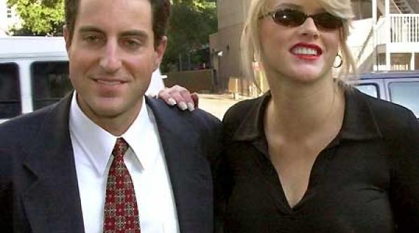 iubitul si medicii annei nicole smith acuzati ca i au furnizat acesteia droguri