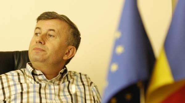 oamenii legii icirc ntre cantec si infractori tutilescu imnul si drapelul