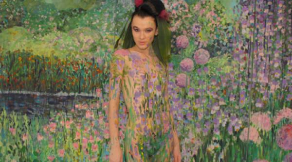 calator in lumea culorii de argint