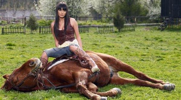 elena basescu cere associated press sa i publice dreptul la replica