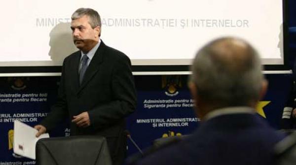 dan nica balaur printre dinozaurii de la interne