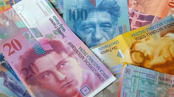 razboiul valutelor elvetia isi devalorizeaza francul