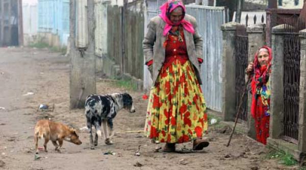 romanii confundati cu rromii fiindca vorbesc romanes te