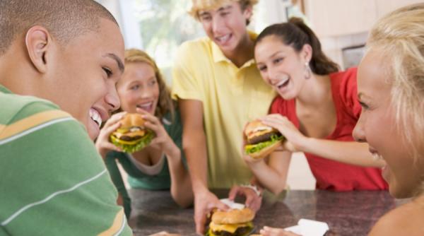 atentie fara fast food langa scoala