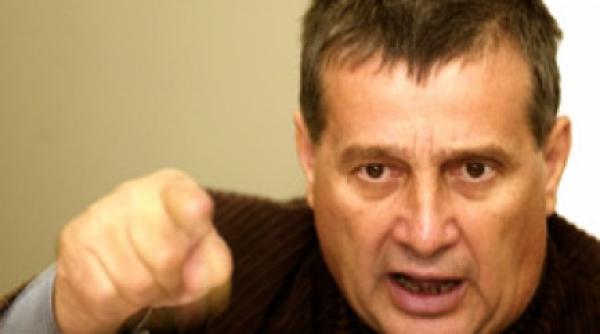 protestul poetului mircea dinescu la uniunea scriitorilor