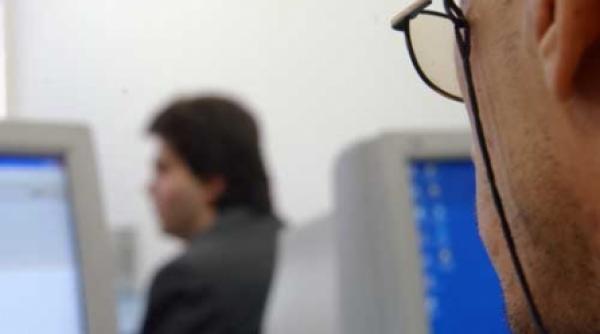 romanul asuda trei ore pe net