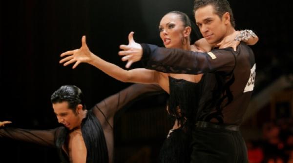 sclipici pe pas in doi