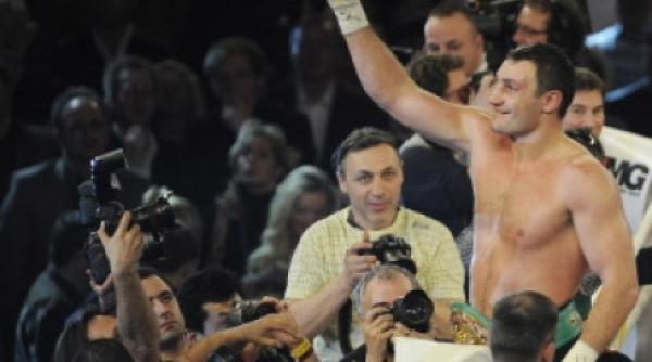 vitali kliciko isi pastreaza centura de campion mondial