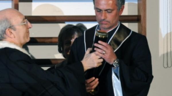 jose mourinho primul antrenor doctor honoris causa video