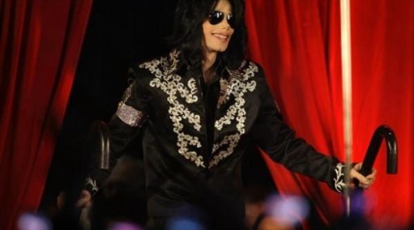 michael jackson se muta intr o zona bantuita de fantome