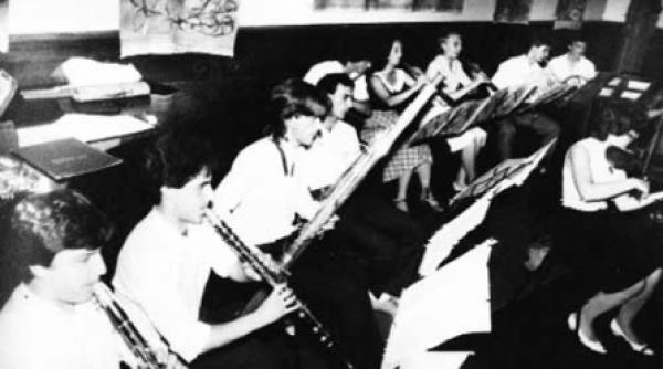 facs o cantare a romaniei intre studenti