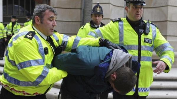 protestele de la londra soldate cu arestarea a 86 de persoane
