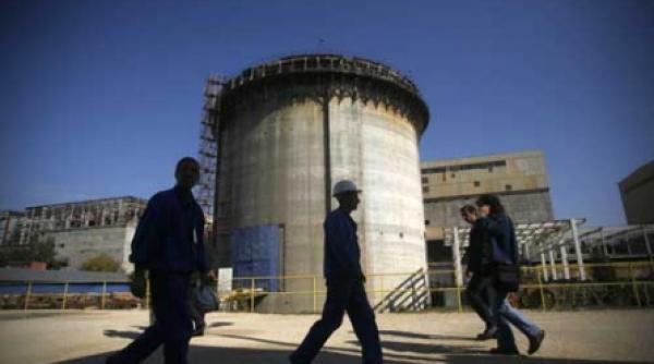 banii pentru reactoare au fisionat in lant