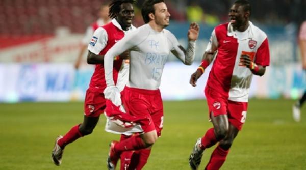 cainii merg intins spre titlu